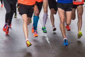 group of people running - pain from shin splints - top questions on treatment in Vancouver