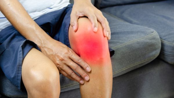 red knee pain from sports injury getting treatment at BodaHealth
